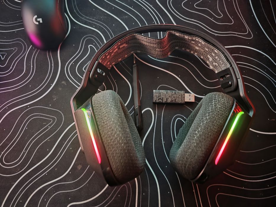 Продавам слушалки G733 в отлично състояние