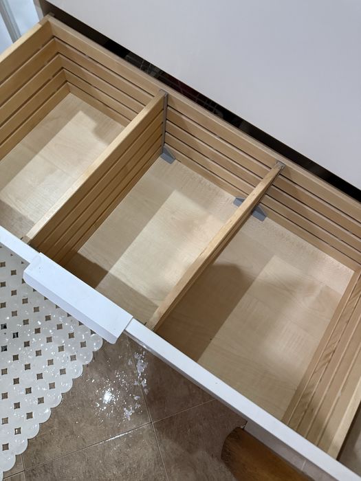 Шкаф с мивка за баня много запазен