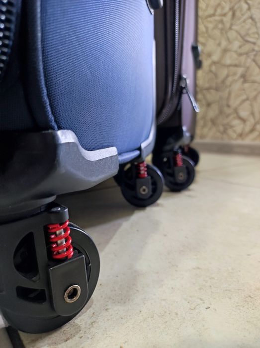 Продам чемоданы.