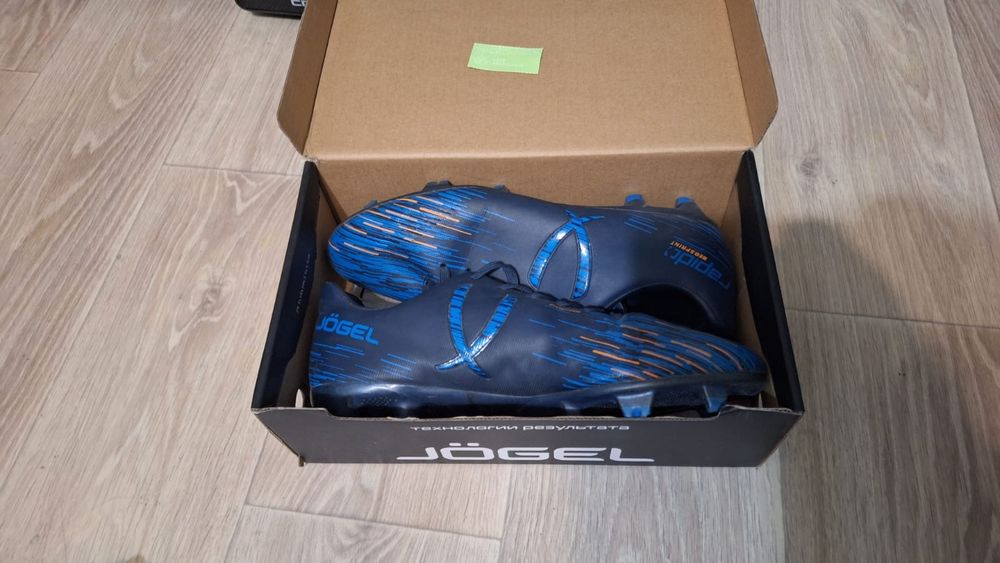 Продаю бутцы jogel