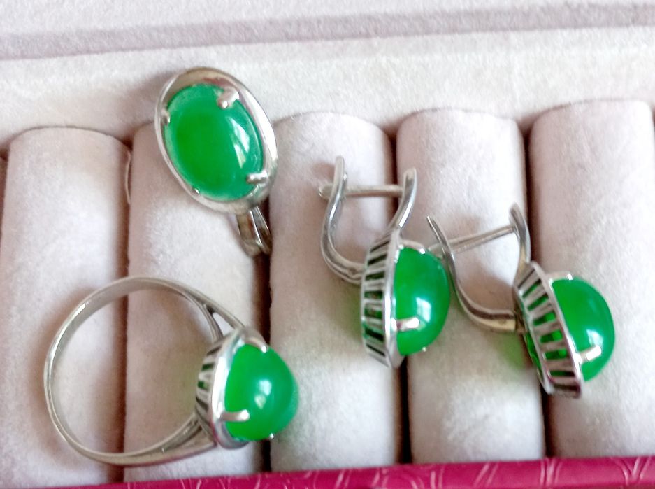 Укоашение из серебра