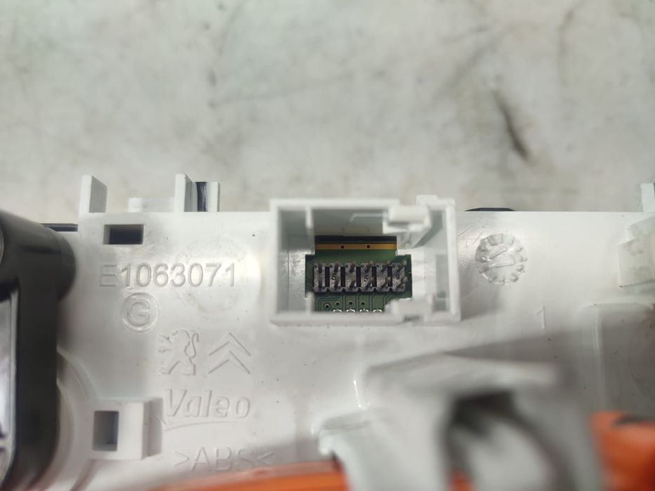 Panou clima ac E1063071 Peugeot 208 1 [facelift] [2015 - 2019] 1.2 vt