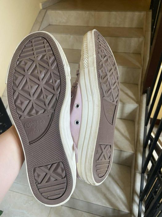 Използвани бледо лилави кецове Converse All Star. Номер 39