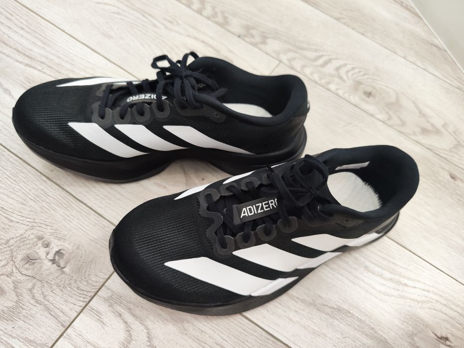 Продам оригинальные кроссовки Адидас Adizero.