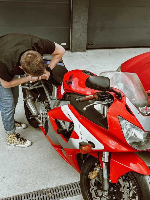 Honda CBR 929 Fireblade – само 31 000 км, отлично състояние