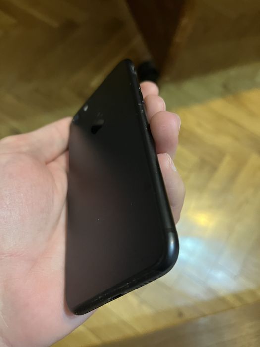 Iphone 7 32GB с протектор и калъфче