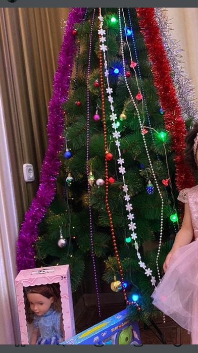 Продам искуственный Елка с игрушками