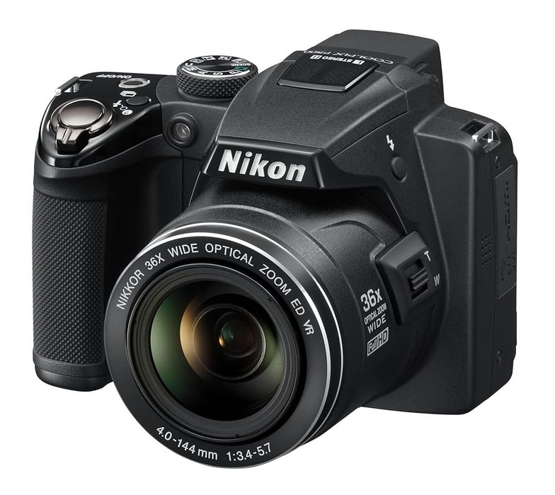 Camera foto Nikon P500 pachet complet cu 2 baterii, incarcator, geanta