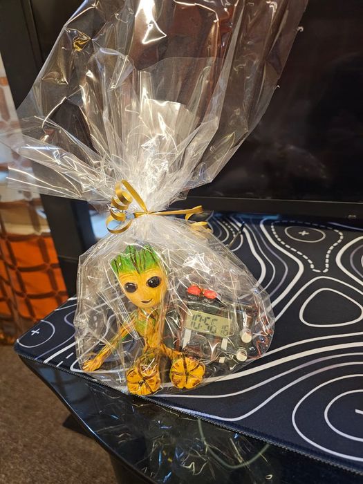 Часы в подарок Грут