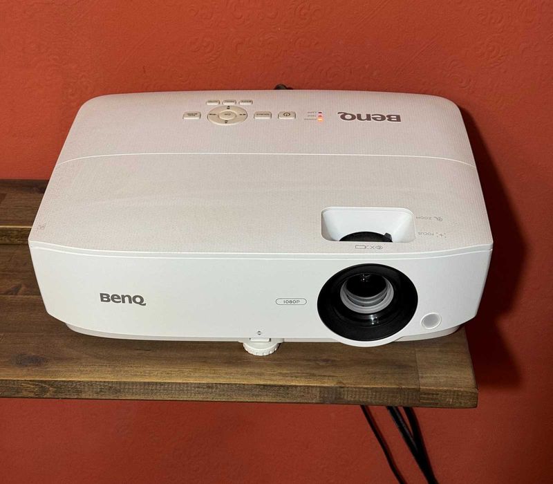 Продавам: Проектор BENQ TH535 Full HD, 3500 лумена, 2x HDMI, 15.000:1