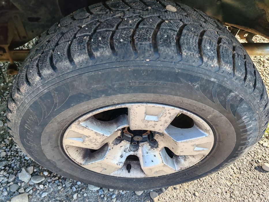 Jante plus anvelope 17 iarna cu ținte 6x139.7 off road