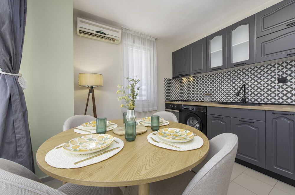 Продава се Тристаен апартамент в к.к. Слънчев бряг - 82 кв.м за 1196 €/кв.м - Снимка #3