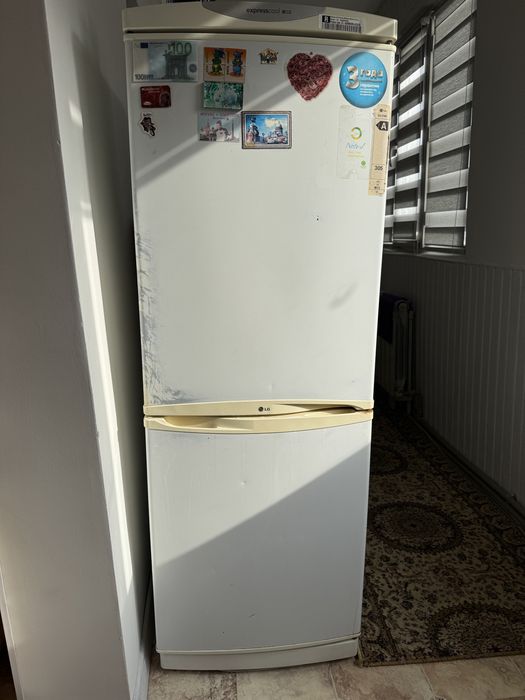 Холодильник работает