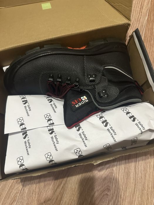 Продам спец обувь