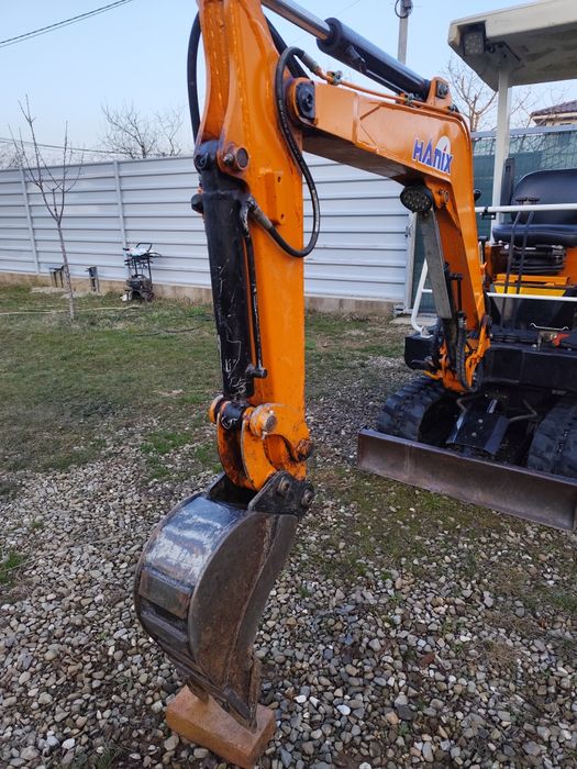 Miniexcavator hanix h15 a 1500 kg