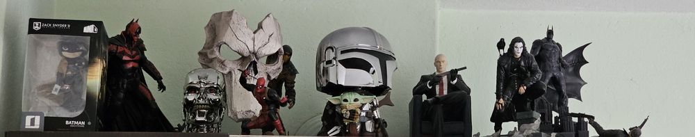 Продавам колекционерски фигури.