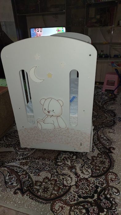 Детская кроватка с матрасом