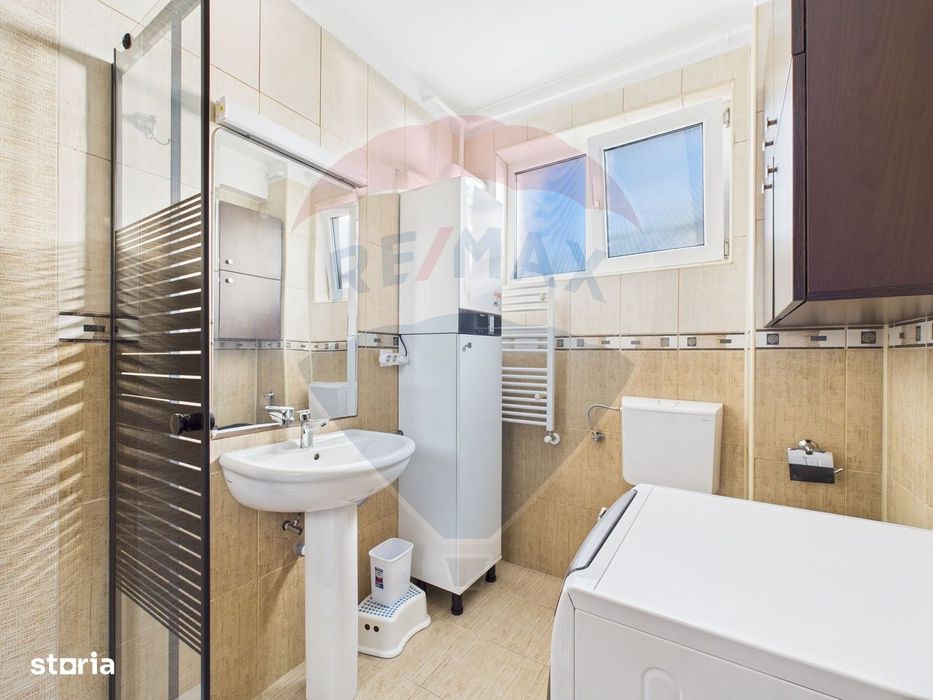 De inchiriat apartament 4 camere | Curte 127 mp | Foisor & parcare