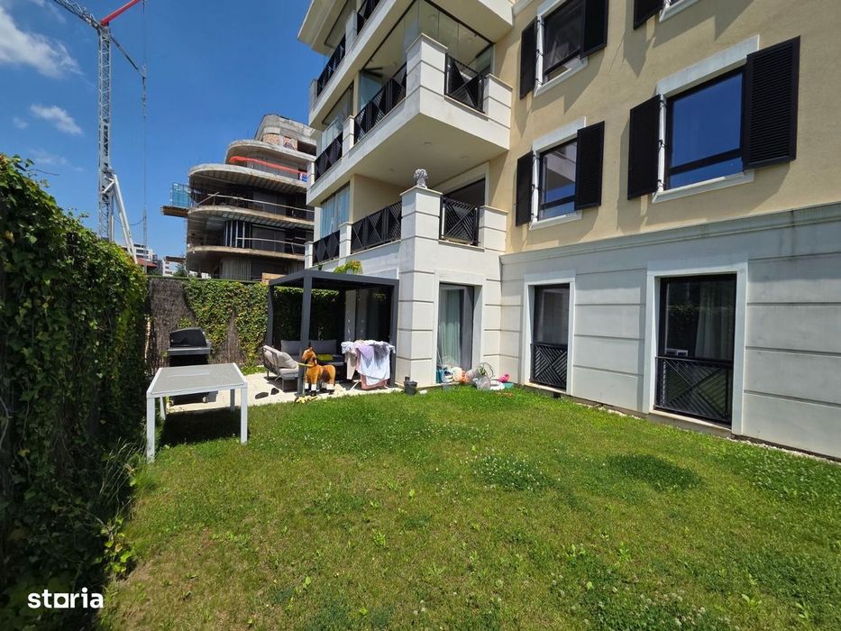 Apartament cu 4 camere si curte privata exclusiva