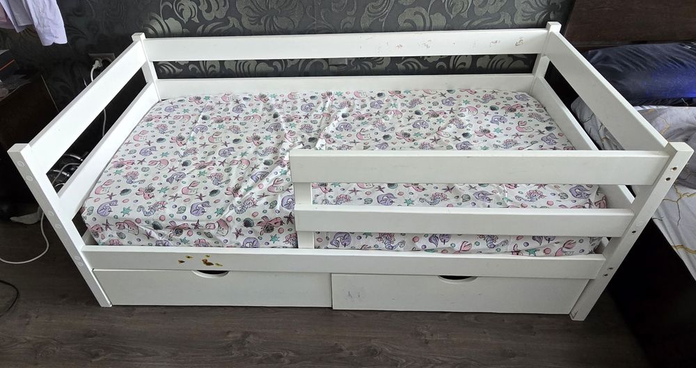 Продаётся детская кровать с матрасом