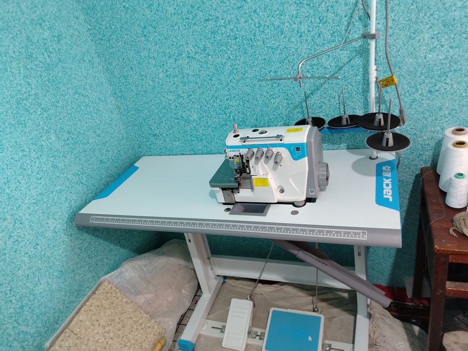 Averlok. Tikuv. Mashinasi. Yangi