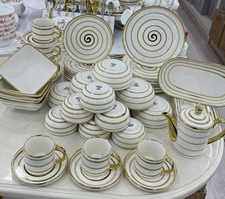 Завтрак набор 44  32 40 tali
44 тали 
Коса 6 
Пийола 6
Чойнак 1+1
Чашк