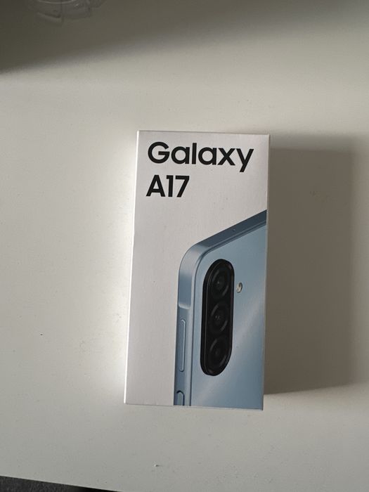 Galaxy A17 sigilat in cutie