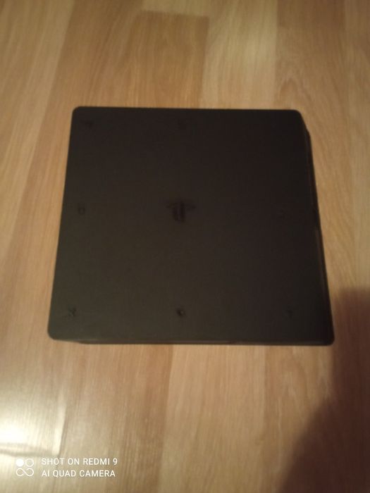 Продавам ps.4 в отлично състояние. Включва два оригинални  джойстика.