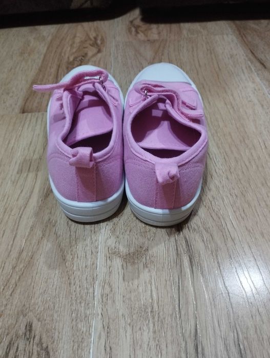 Високи сникърси  sinsay + подарък