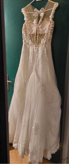 Rochie de mireasă cu trenă lungă