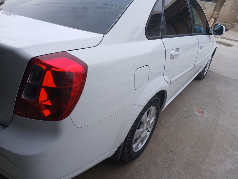 Gentra avtomat sotiladi