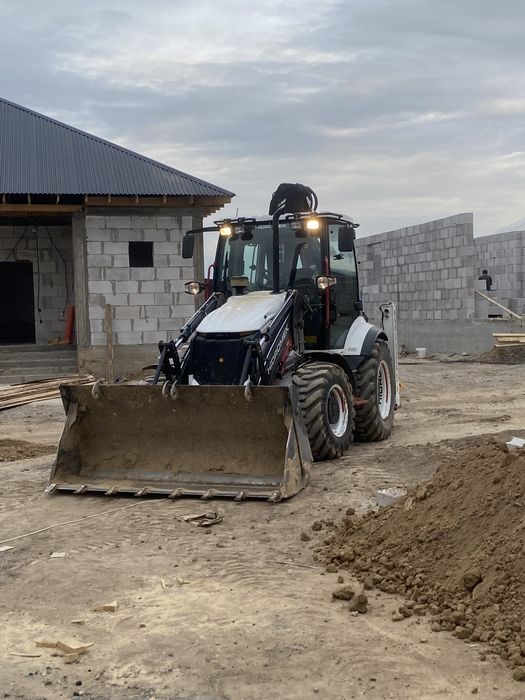 Услуги трактора погрузчика экскаватора