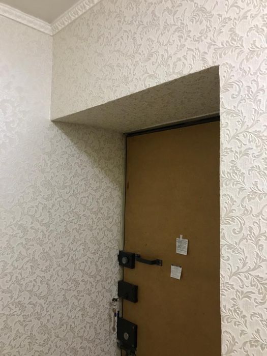 Клею обои. Галтели.