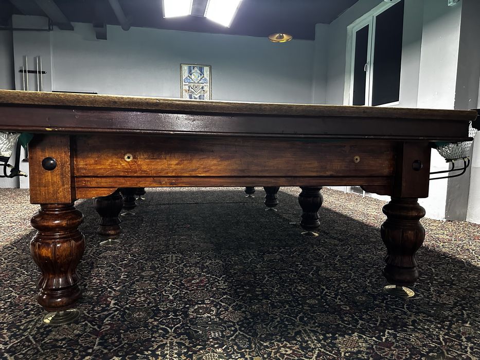 бильярдный стол