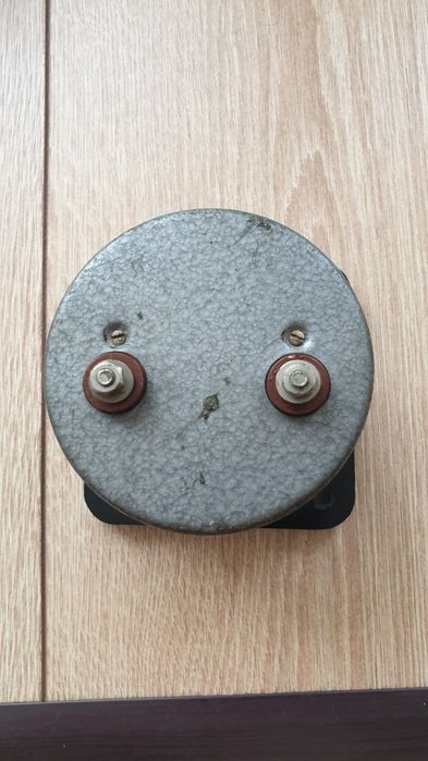 Продаётся прибор вольтметр