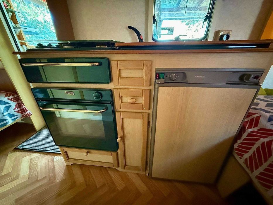 Продавам каравана на къмпинг Юг