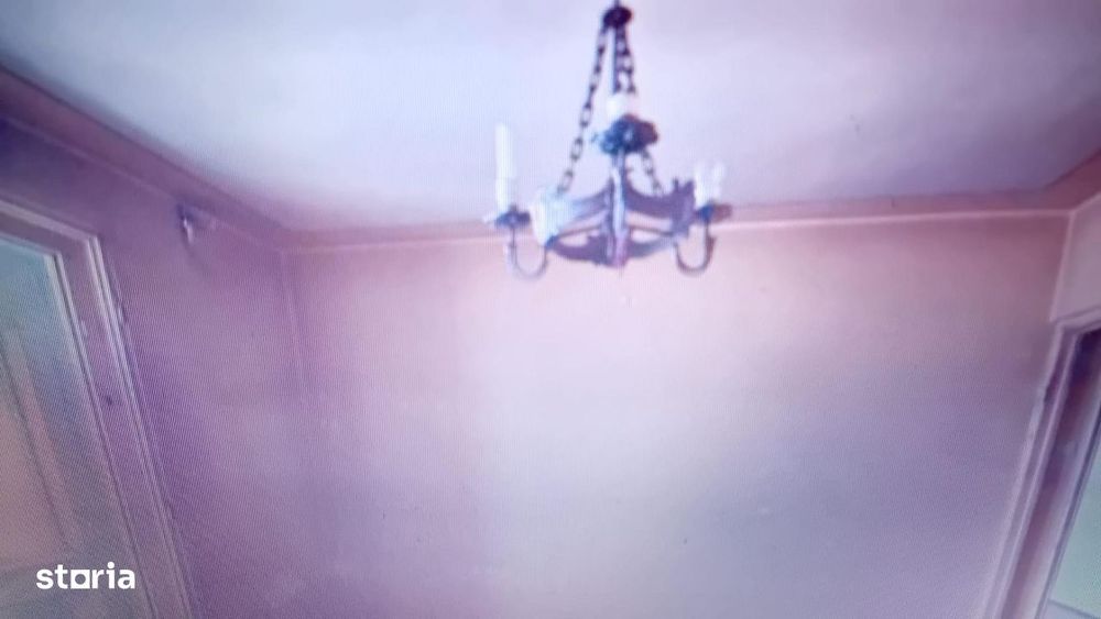 5 min metrou liber 2camere Cf.1 cu balcon etaj superior pe mijloc bloc