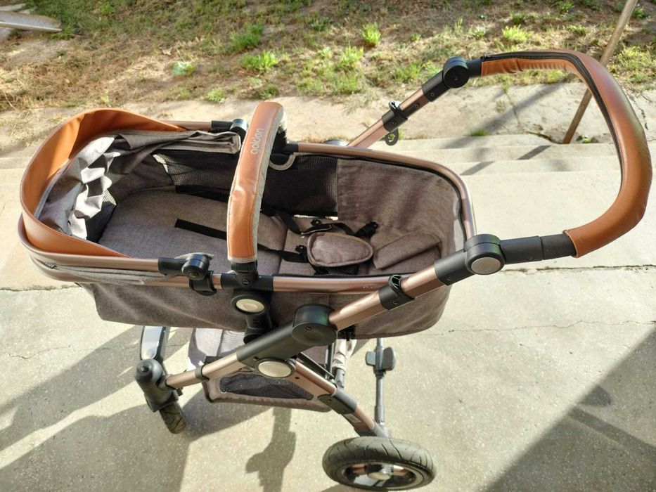 Cărucior și scoica bebe