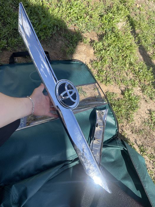 Задний молдинг багажника