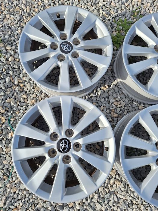 5x114.3..16 цола..6 1/2j ET45 оригинални Toyota