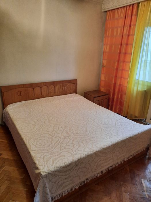 Închiriez apartament în Trivale.
