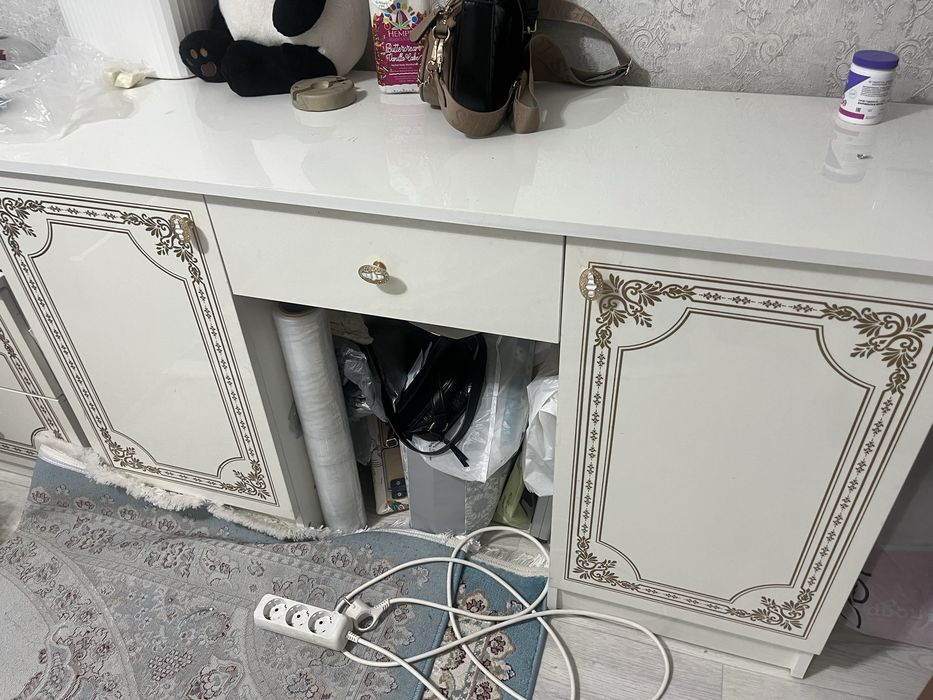 Продам спальный гарнитур с матрасом