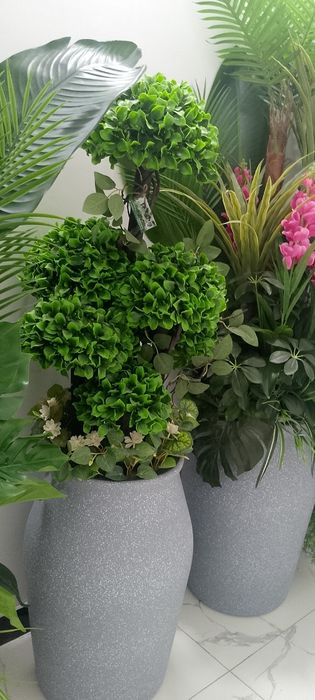 Искусственные деревья и растения цветы декоративные элементы.