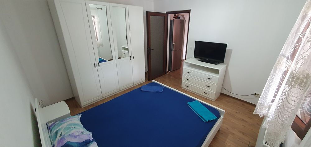 Vand apartament 2 camere cash sau Rate La Notar(cu avans) , decomandat ultracentral in spate la caredrala mare