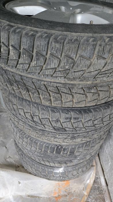 Продавам 4 джанти с 4 гуми 235 55 17 всесезонни
