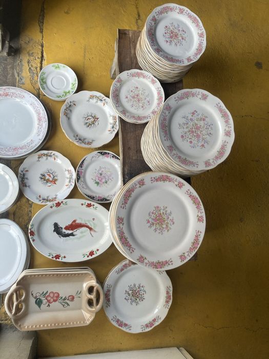 тарелки, чашки…….