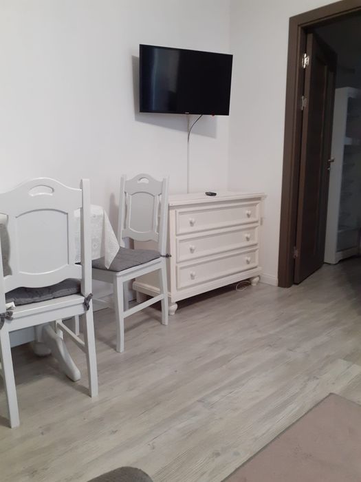Închiriez apartament