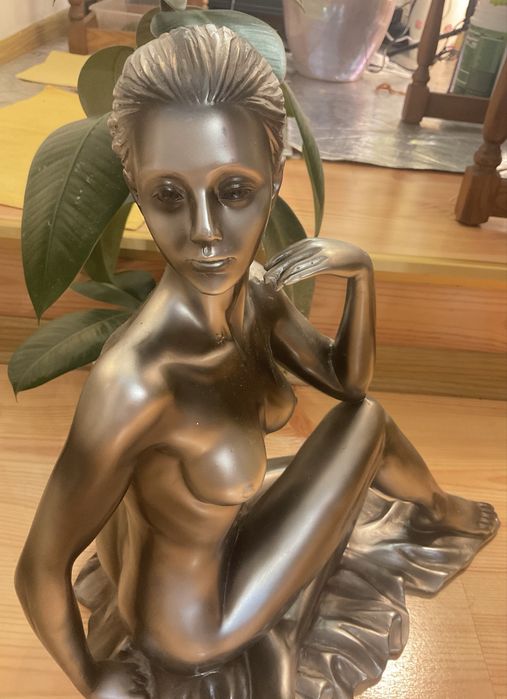 Statueta femeie nud