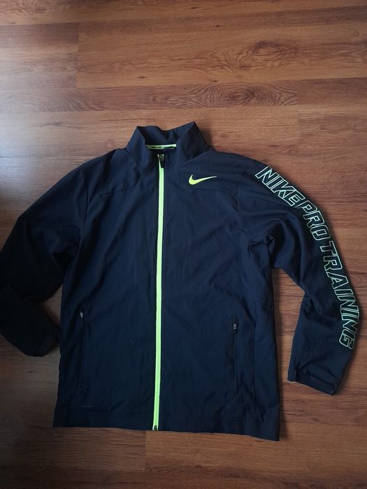 Nike dri fit мъжко горнище M размер.