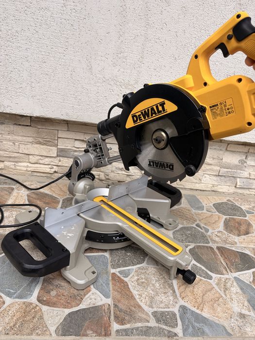 Fierăstrău circular Dewalt 2026